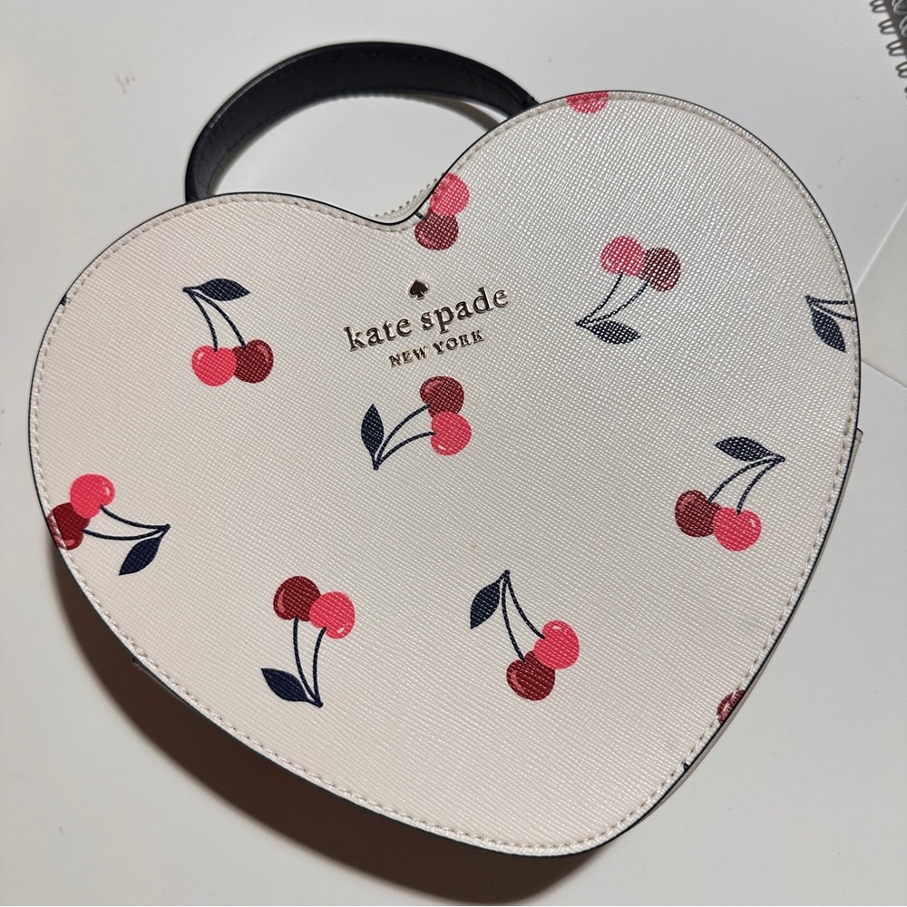 🍒EUC Love Shack Cherry Heart Crossbody🍒